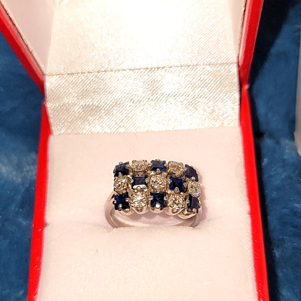 Diamond 💎& vivid sapphires ring in Platinum